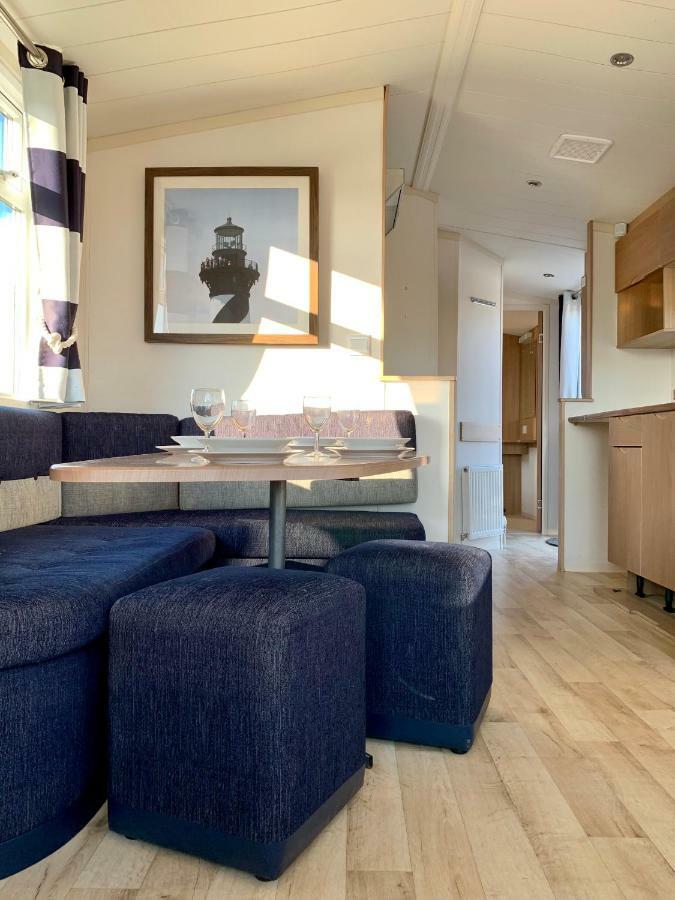 Roselands Caravan Park, Nr Lands End, Cornwall Holiday home *